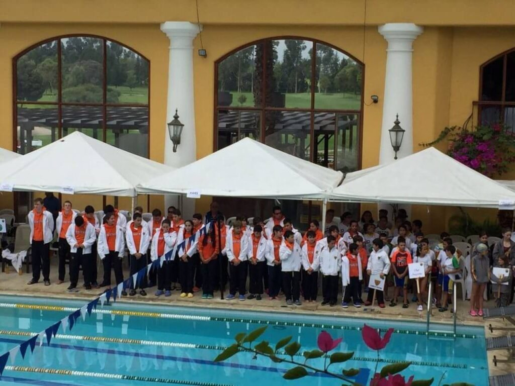 Qué actividades deportivas ofrece Sports World en Cabo Norte 1 actividades deportivas en un gimnasio moderno