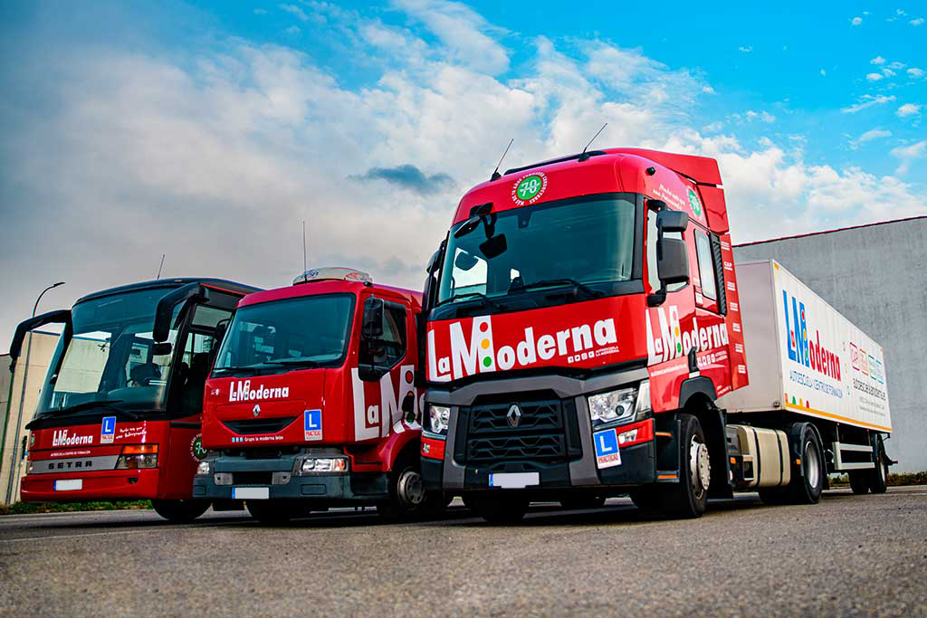 Qué cursos y servicios ofrece la escuela de manejo Le Mans 1 auto escuela moderna y servicios de manejo