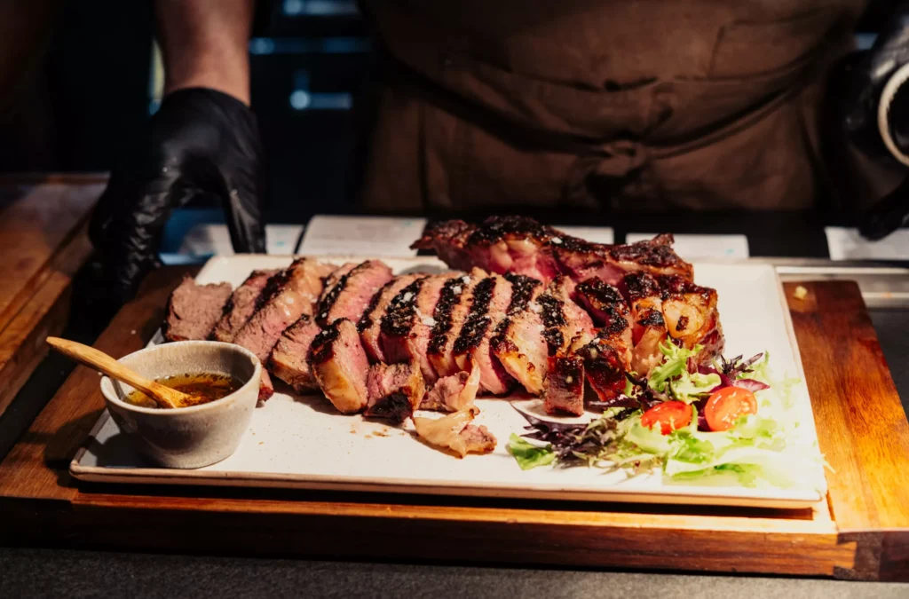 Qué opciones de carnes premium se ofrecen en San Miguel 8 Qué opciones de carnes premium se ofrecen en San Miguel