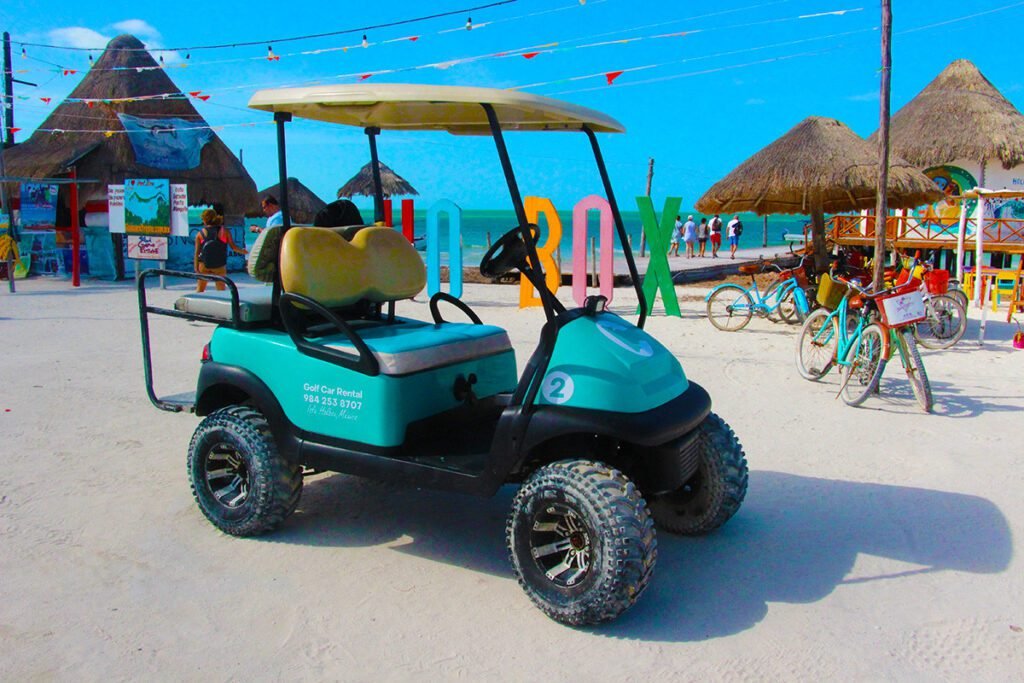 Dónde puedo rentar un carrito de golf en Holbox