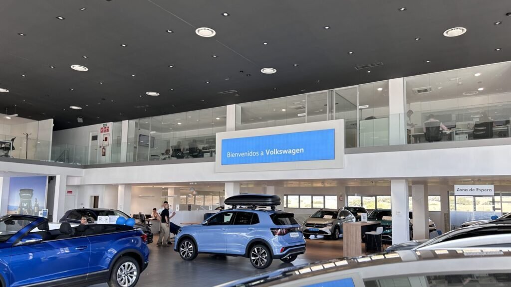 Qué servicios ofrece VW Naosa en Santa Anita 1 concesionario volkswagen moderno y acogedor