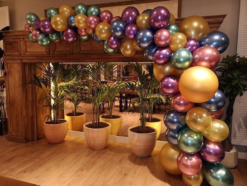 Qué servicios ofrece Angelino's Salón de Fiestas para tus eventos 1 fiesta elegante con decoracion colorida