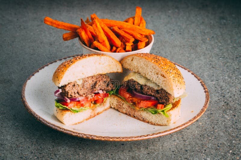 Qué platillos ofrece Carl's Jr. en la sucursal de Alfredo del Mazo 4 Qué platillos ofrece Carl’s Jr. en la sucursal de Alfredo del Mazo