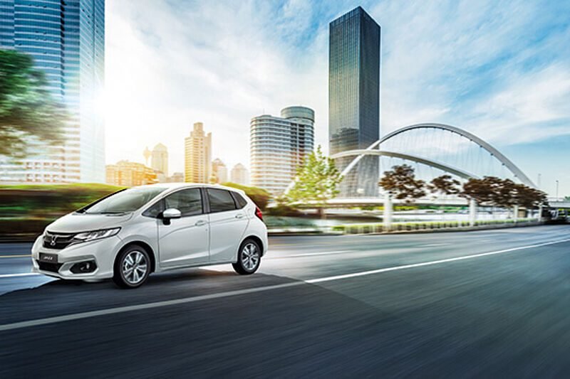 Qué características destacan en Honda Vanguardia González Gallo 1 honda en un paisaje urbano moderno