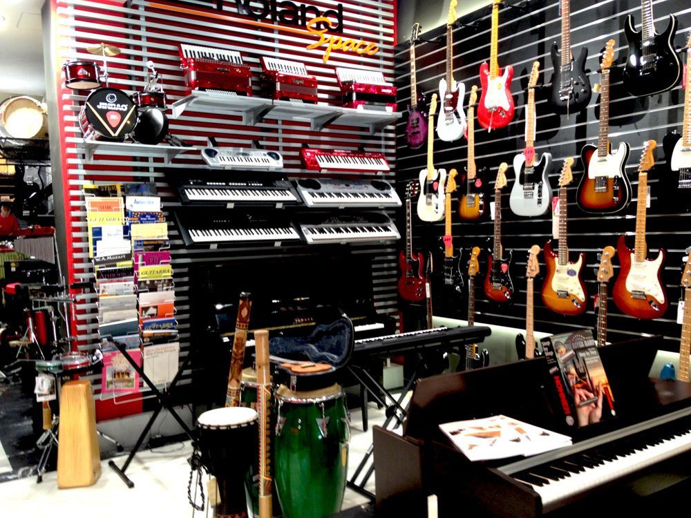 Dónde encontrar instrumentos musicales en la Calle Bolívar del Centro Histórico