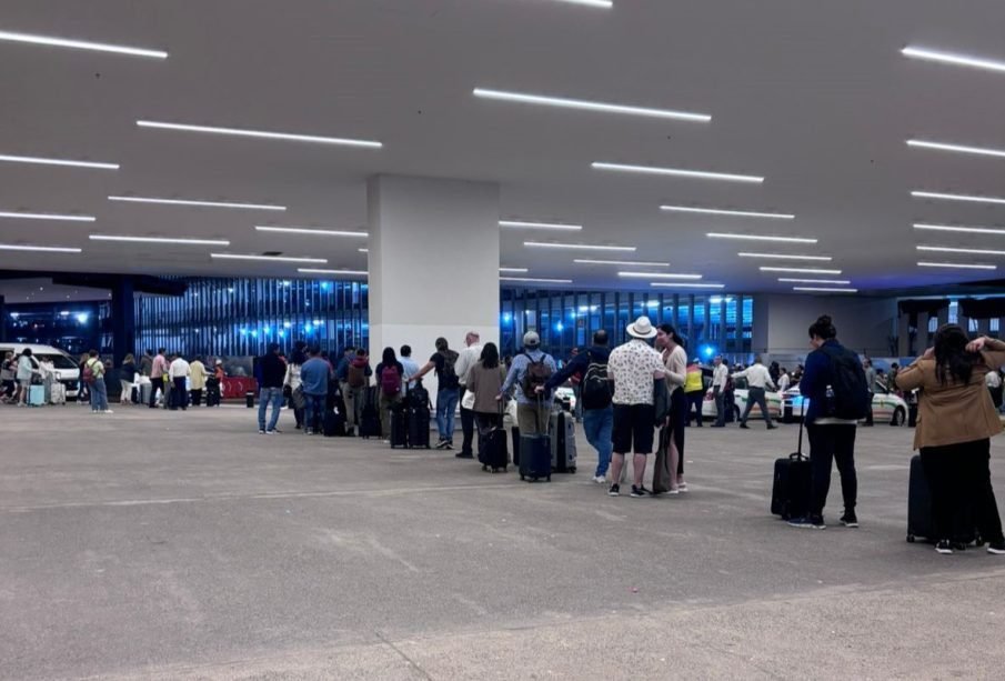 Cómo puedo solicitar un teléfono de taxi en el aeropuerto de Guadalajara 1 taxi esperando en el aeropuerto de guadalajara