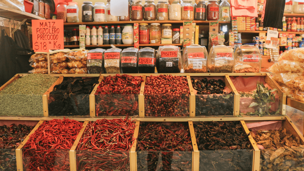 Qué tipos de chiles secos y semillas se pueden comprar al mayoreo 1 variedad de chiles secos en un mercado